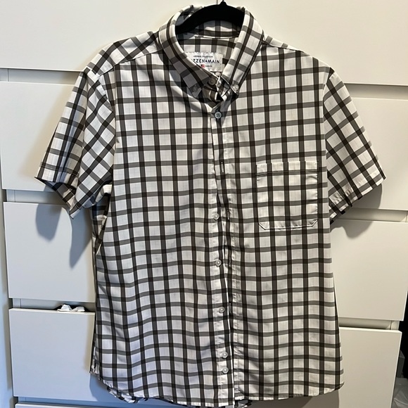 Like new Mizzen+Main shortsleeve button down. - Picture 1 of 3